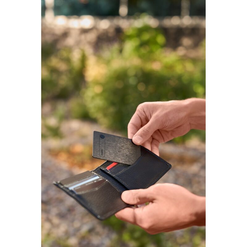mophie Rechargeable Locator Card - 5